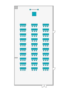 宴会場「穹」のスクール形式レイアウト図。縦長の会場に3名掛けの長机が3列×10段で正面に向かって並び、正面中央に小さなテーブルが置かれている。