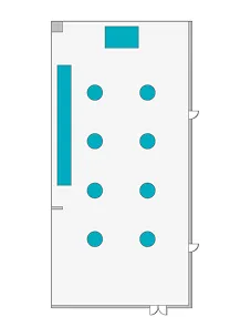 宴会場「穹」の立席レイアウト図。縦長の会場に円卓が2列×4段で並び、左側の壁沿いに長テーブル、正面中央に長方形のテーブルが配置されている。