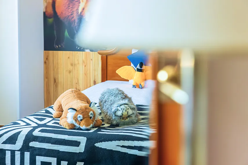 どうぶつ王国ルームに並ぶ動物のぬいぐるみ