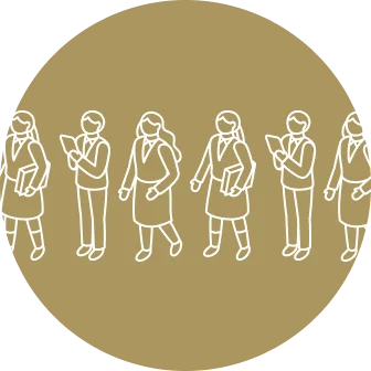 並んでメモを取る学生たち