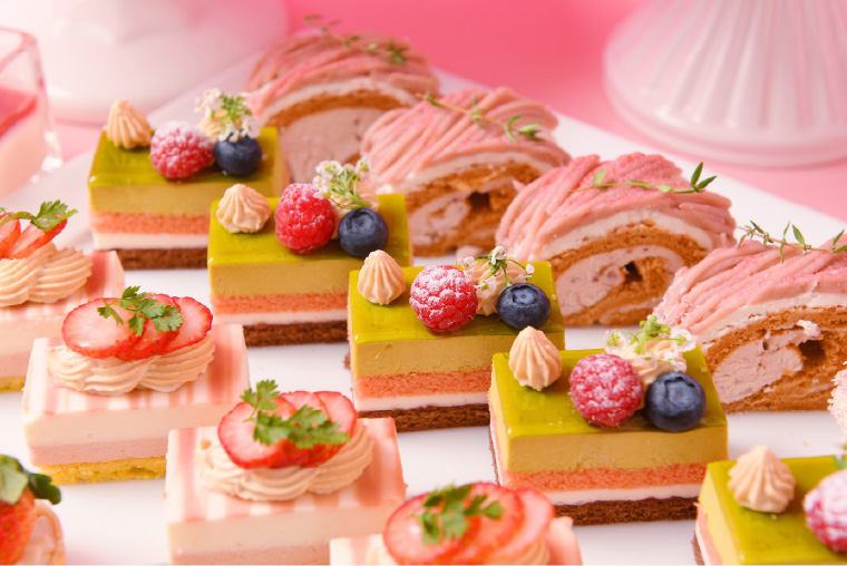 苺づくしの食べ放題デザートの写真