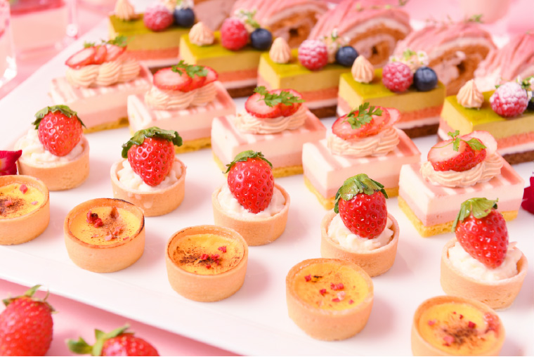 苺づくしの食べ放題デザートの写真